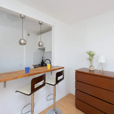 Modern For 4 People Bright & Functional Interiors By Renters شقة