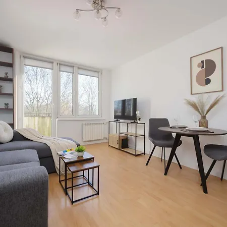 Modern For 4 People Bright & Functional Interiors By Renters شقة وارسو