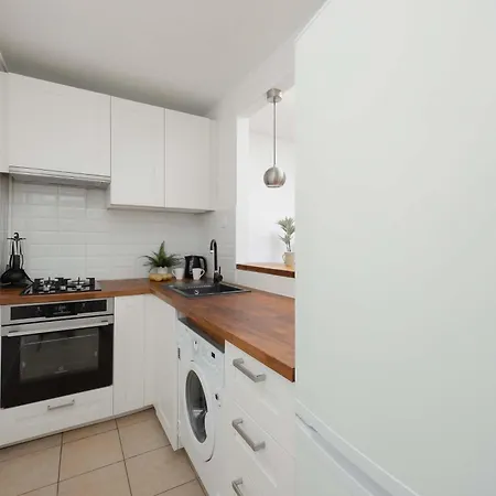 Апартаменты Comfortable For 4 People Bright & Functional Interiors By Renters *